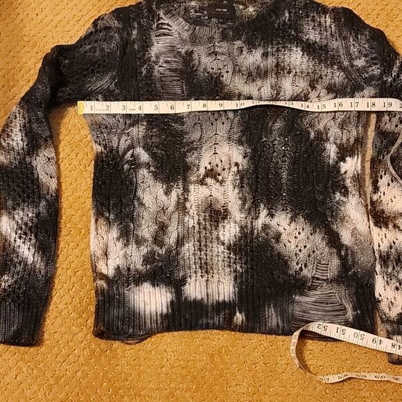 Joe's jeans camouflaged sweater size small. - Picture 3 of 7